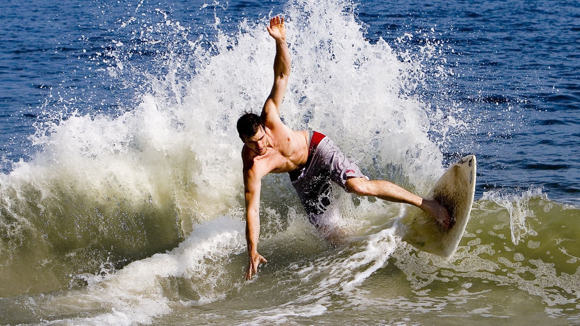勇士队在总决赛中击败湖人夺冠,湖人勇士总决赛1比3落后前方记者直接判定总冠军归属