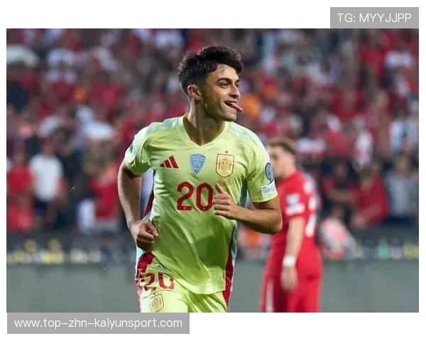 佩德里中场抢断后一脚斜塞直入